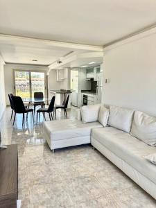 Køkken eller tekøkken på Modern Apartment with City Views