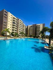 Swimmingpoolen hos eller tæt på Modern Apartment with City Views