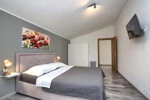 Ein Bett oder Betten in einem Zimmer der Unterkunft Holiday House Ulika near Pula - Pet Friendly