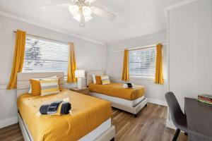 Postel nebo postele na pokoji v ubytování Peaceful Retreat Pet-Friendly 5 mins to Shands & UF