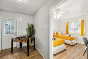 Posezení v ubytování Peaceful Retreat Pet-Friendly 5 mins to Shands & UF