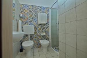Ένα μπάνιο στο Hotel Roxy