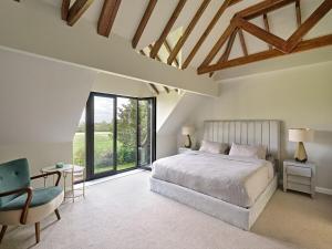 Voodi või voodid majutusasutuse Charming 4-Bedroom Cottage in Henley toas