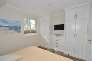 Μια τηλεόραση ή/και κέντρο ψυχαγωγίας στο Doppelhaushälfte Düne & Reet