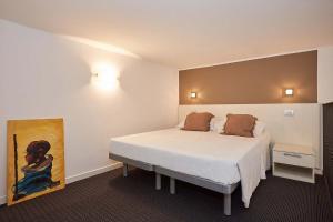 a bedroom with a bed in a room at Broglio Studios in Milan