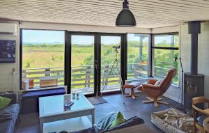 Posezení v ubytování 3 Bedroom Gorgeous Home In Tranekær