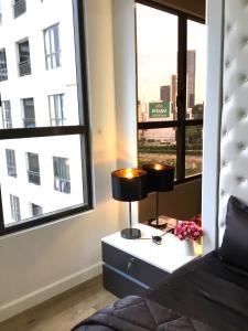 Gallery image of Linda Apartment-ICON56-District4-3mins to center dtrc1- INFINITY POOL- AWESOME ROOFTOP in Ho Chi Minh City +132 photos