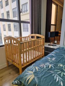 Gallery image of Linda Apartment-ICON56-District4-3mins to center dtrc1- INFINITY POOL- AWESOME ROOFTOP in Ho Chi Minh City