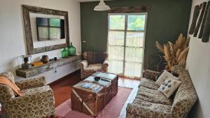 a living room with a couch and a table at Casa Eike in El Calafate