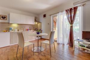 Kuchyň nebo kuchyňský kout v ubytování Apartments Petra