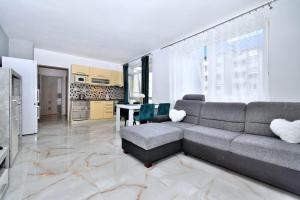 Η κουζίνα ή μικρή κουζίνα στο Emerald Marble Serenity Apartment