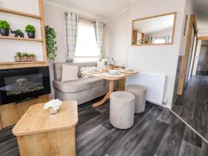 a living room with a table and a couch at Lawi39 in Abergele