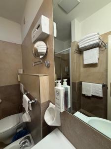 Koupelna v ubytování Abahotel