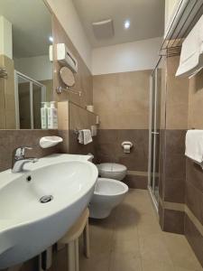 Koupelna v ubytování Abahotel