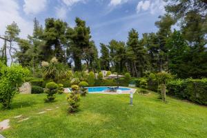 The swimming pool at or close to Sani Green Villa