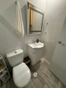 Et badeværelse på Casa amueblado + 20 billeder