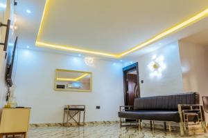 Ruang duduk di The Milton Apartment