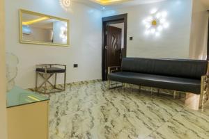 Ruang duduk di The Milton Apartment