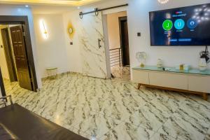 Televisyen dan/atau pusat hiburan di The Milton Apartment
