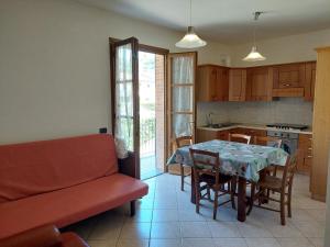 Kuchyň nebo kuchyňský kout v ubytování Casa spaziosa - Cascine di Buti - vicino a Pisa