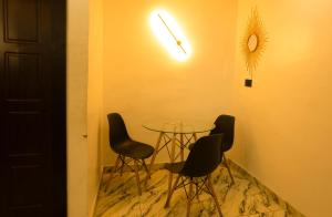 Ruang duduk di The Milton Apartment