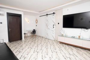 Televisyen dan/atau pusat hiburan di The Milton Apartment