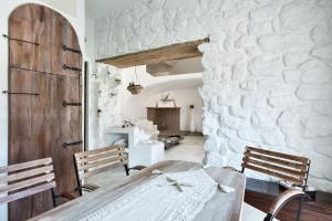 Χώρος καθιστικού στο Romantic House with Bathtub in Room 5 min Porto Cervo