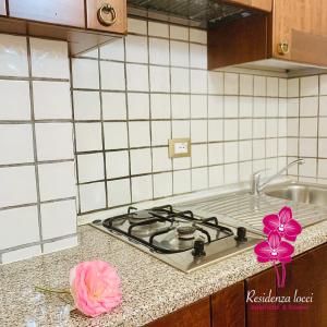 Kuchyň nebo kuchyňský kout v ubytování Residenza Locci - Rooms & Apartments