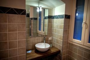 A bathroom at U Campanin