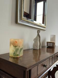 a table with a painting and a picture on it at Cuore Urbano in Pietramelara +9 photos