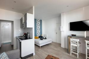 Η κουζίνα ή μικρή κουζίνα στο Le Camfrout