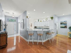 Η κουζίνα ή μικρή κουζίνα στο 501 Z3b VILLAGE OF CAROLINE by REMAX Premier