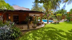 a house with a yard with a swimming pool at Villa Zehliana in Saly Portudal +32 photos