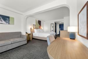 Katil atau katil-katil dalam bilik di Spark By Hilton Biloxi Ocean Springs