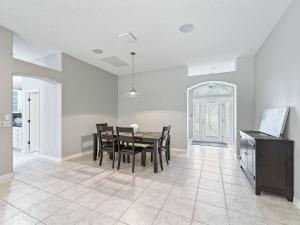 Η κουζίνα ή μικρή κουζίνα στο 7294 Z2A VILLAGE OF CHATHAM by REMAX Premier