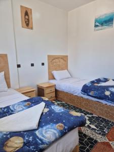 Postel nebo postele na pokoji v ubytování LAFAMILIA SURF imsouane