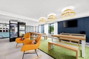 Televisyen dan/atau pusat hiburan di Spark By Hilton Biloxi Ocean Springs