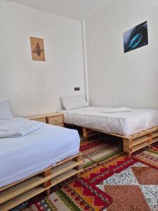 Postel nebo postele na pokoji v ubytování LAFAMILIA SURF imsouane
