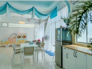 a kitchen and dining room with a table and chairs at Spacious Theme Villa w BBQ-Game On-KTV in Johor Bahru in Iskandar Puteri