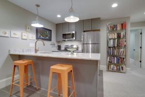 Η κουζίνα ή μικρή κουζίνα στο Sojourn BBQ & Secluded Patio in Capitol Hill