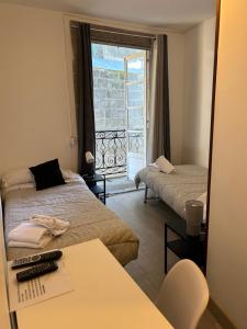 Posteľ alebo postele v izbe v ubytovaní Hostal San Pelayo