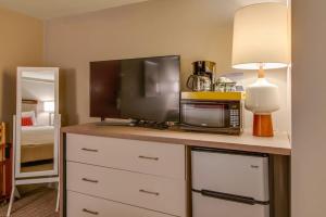 a kitchen with a microwave and a television on a counter at Cozy Retreat for 2 Heart of DT Near Broadway in Nashville