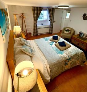 Postel nebo postele na pokoji v ubytování Sandy Cove + 15 fotografií