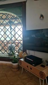 TV o dispositivi per l'intrattenimento presso Kite Hostel Stagnone