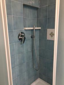 Ένα μπάνιο στο Marina Grande Harbor