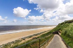 a path leading down to a beach with the ocean at Modern 4 Berth Chalet At California Sands Near Scratby Beach Ref 52064Cs in Scratby