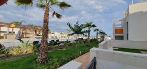 Κήπος έξω από το alegria village resort