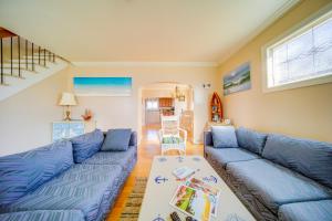 O zonă de relaxare la 1 Block to Bridge Street Lake Erie Vacation Home!