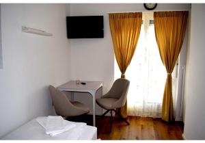 TV a/nebo společenská místnost v ubytování Hotel Restaurant Krebs + 37 fotografií