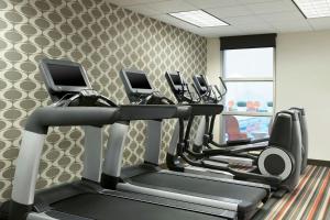 Spordikeskus ja/või sportimisvõimalused majutusasutuses Aloft Hotel Calgary University
